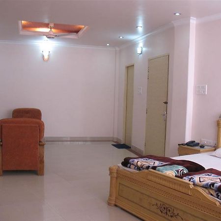 Hotel Rest Inn Lakhnau Kültér fotó