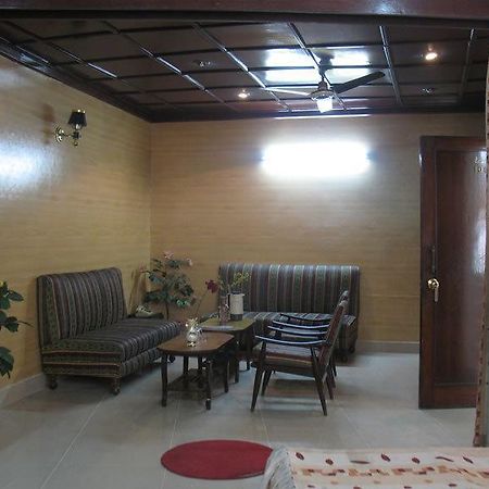 Hotel Rest Inn Lakhnau Kültér fotó