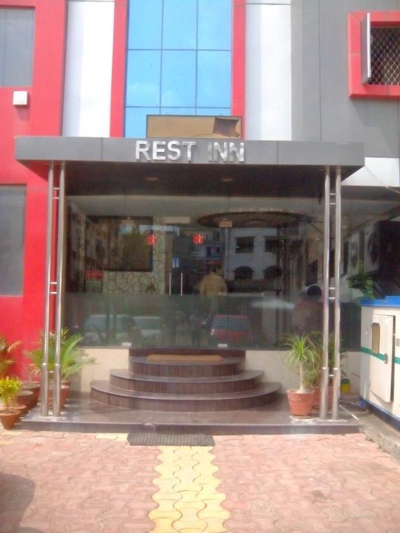 Hotel Rest Inn Lakhnau Kültér fotó