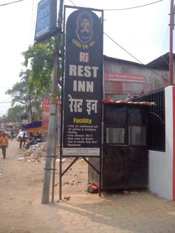 Hotel Rest Inn Lakhnau Kültér fotó