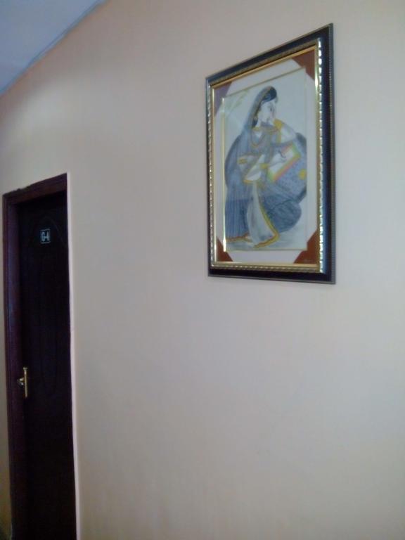 Hotel Rest Inn Lakhnau Szoba fotó