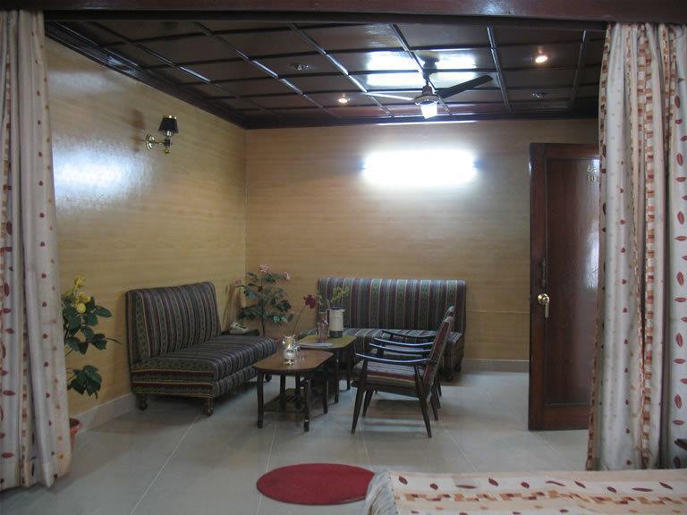 Hotel Rest Inn Lakhnau Kültér fotó