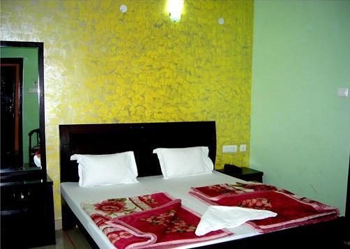 Hotel Rest Inn Lakhnau Kültér fotó