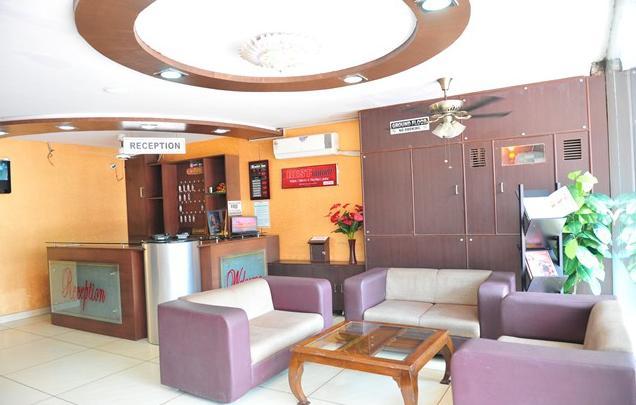 Hotel Rest Inn Lakhnau Kültér fotó