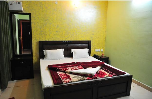 Hotel Rest Inn Lakhnau Szoba fotó